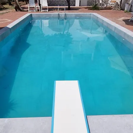 Апартамент Seaside With Swimming Pool & Parking #2