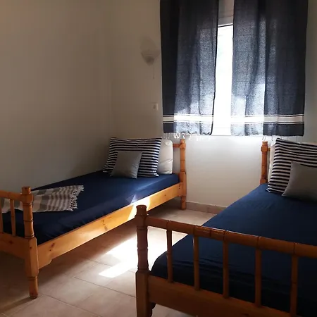 Seaside With Swimming Pool & Parking #2 Апартамент