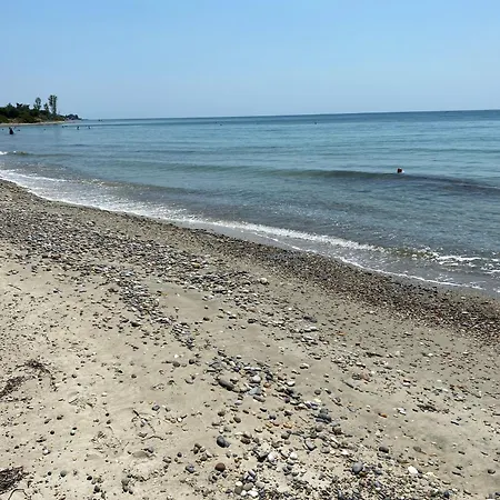 Seaside With Swimming Pool & Parking #2 Apartment