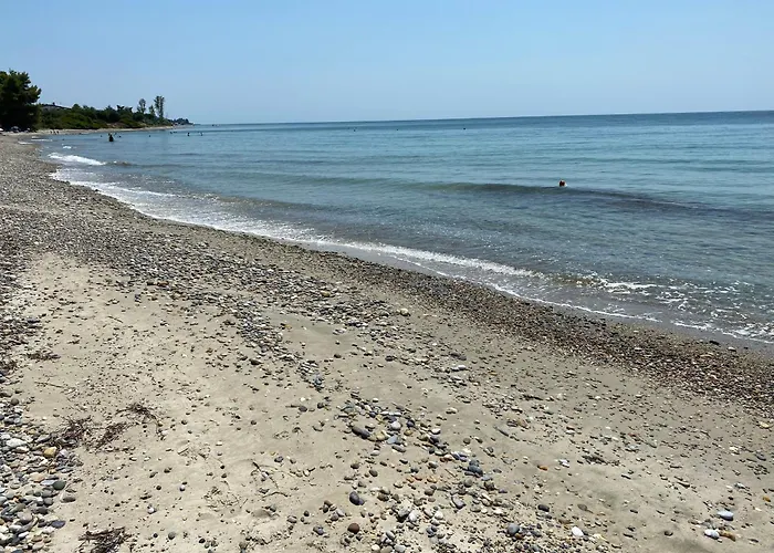 Seaside With Swimming Pool & Parking #2 Apartment